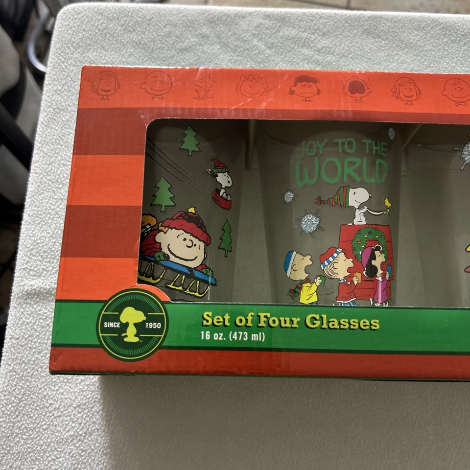 Juego de 4 vasos PEANUTS 16 OZ Snoopy Charlie Brown Navidad 2013 Nuevo Foto 2 de 4
