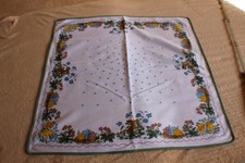 Omas Tischdecke 75x 70 cm Vintage Ostern Motiv Osterhasen Blumen Küken
