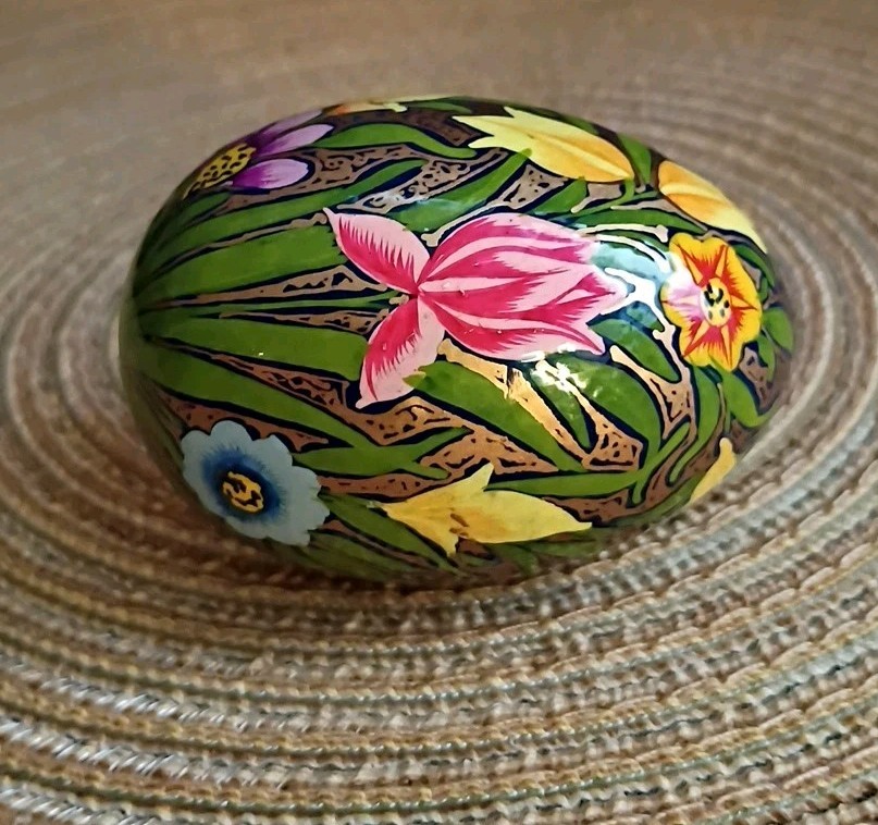 Stunning Vintage Hand Painted Gold Floral Lacquered Bohemian Egg 