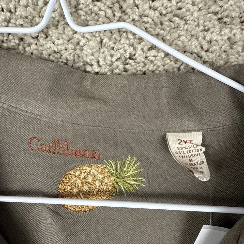 Camisa para hombre con logotipo de piña caribeña 2XT manga corta tropical bordada Foto 3 de 4