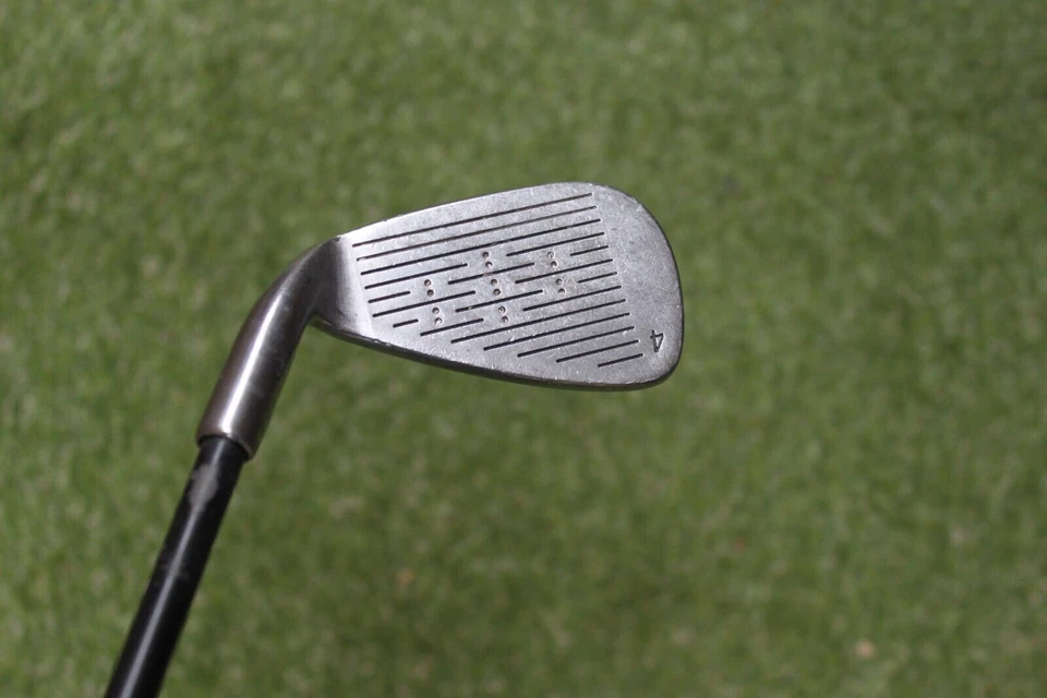 Square two power circle graphite shaft 4 iron golf club - Image 2 of 4