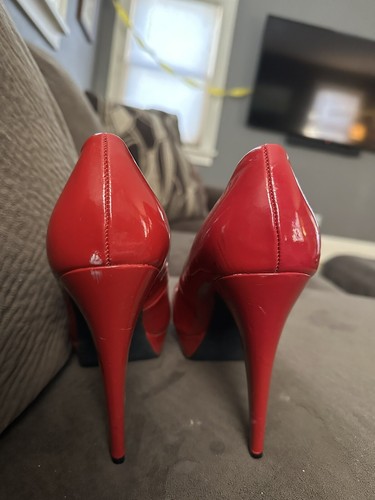 Decolte Guess tacco alto rosso brillante Patent 8,5 media elegante - Foto 4 di 9