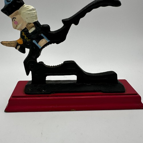 Cast Iron Soldier Nut Cracker Vintage 7" x 5.5". - Picture 2 of 5