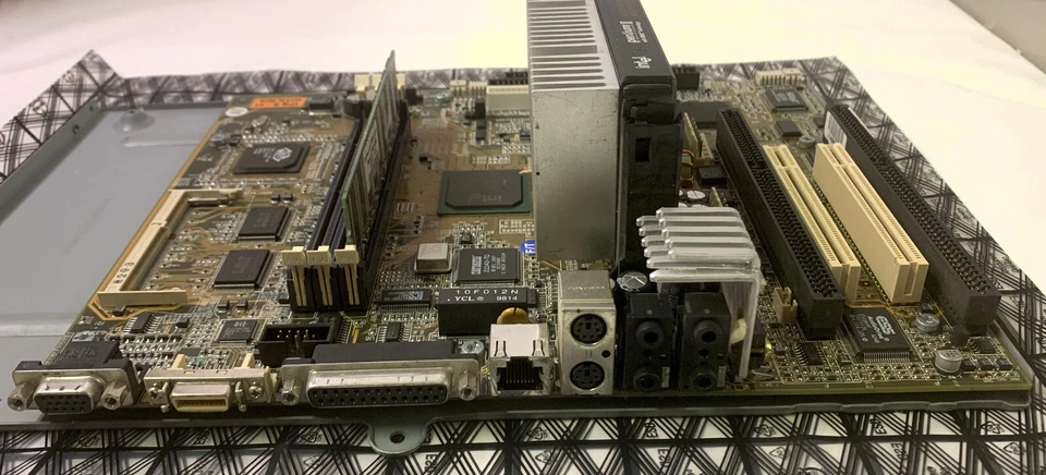 COMPAQ P/N 320458-101 Slot 1 System Board with Intel Pentium II and RAM - Image 4 of 4