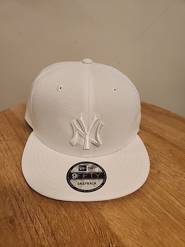 New Era 9Fifty Ny Yankees White On White Flat Bill SnapBack Hat - Picture 1 of 4