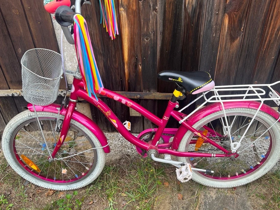 Tolles 20 Mädchen Kinderfahrrad In Gutem Zustand sehr gut!! Außer Körbchen