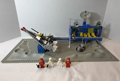 LEGO Classic Space - Beta-1 Command Base Set #6970 - 100% Complete - No Manual