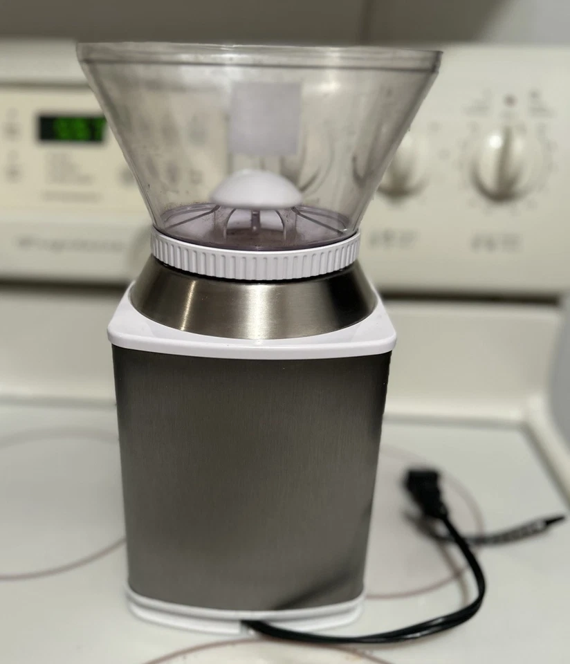 Molinillo de café automático Cuisinart modelo DBM-8 sin tapa blanco 11x5” Foto 2 de 4