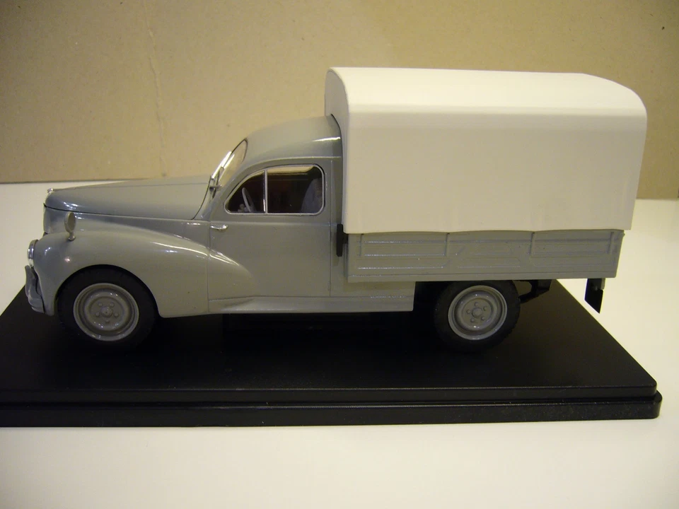 Peugeot 203 pick up 1956 Hachette 1/24 - Photo 4/4