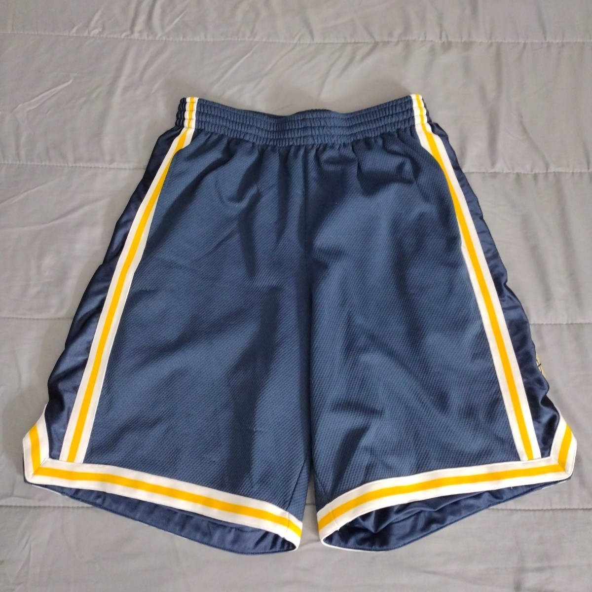 Y2K Nike Basketball Team Practice Shorts Men’s XL Navy Gold Mesh Silver Tag