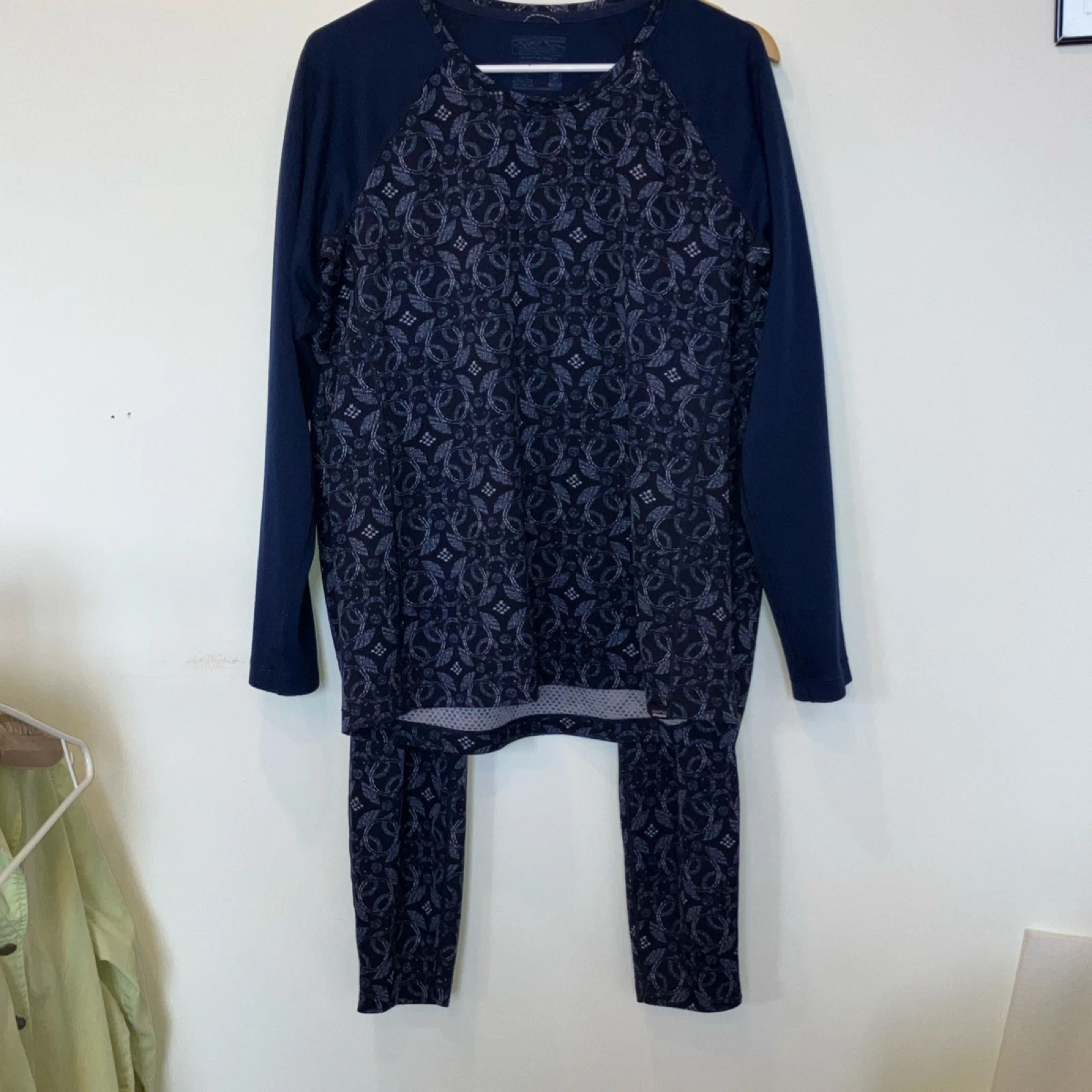 PATAGONIA Capilene Midweight Women's XL Navy Blue Geometric Base Layer SET