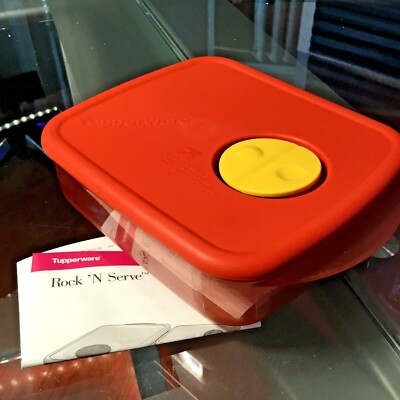 New VINTAGE Tupperware Rock n Serve Medium Shallow Dish (2-1/2 cp) & Lid.