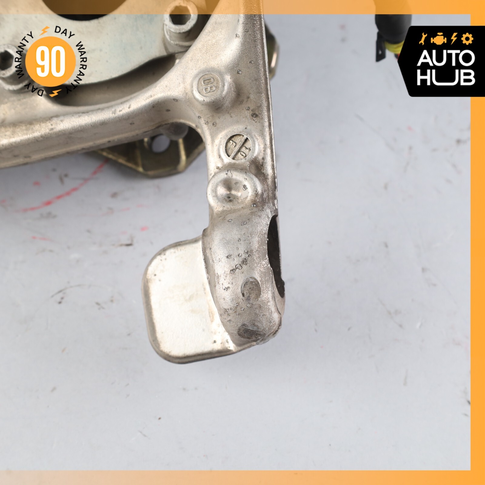 03-10 Maserati Quattroporte M139 Front Left Side Spindle Knuckle Hub OEM