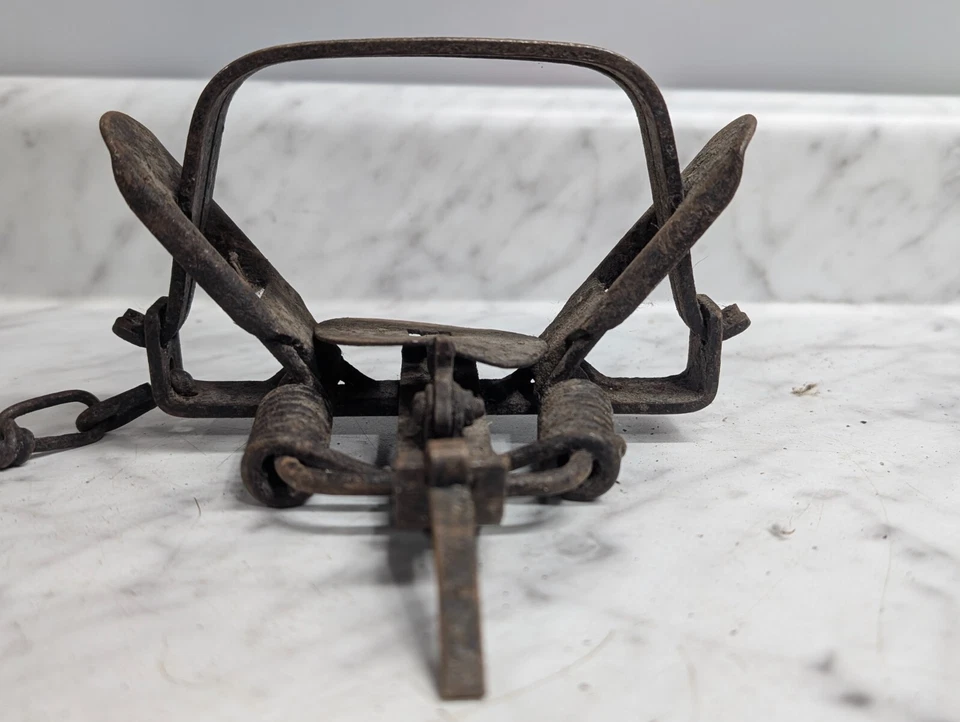 De colección Herters Hudson Bay 3 Animales Doble Bobina Resorte Trampa Decoración Primitiva Foto 2 de 4