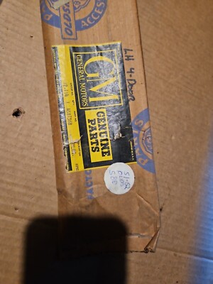NOS GM 4587368 RH Rear 4 Door  Molding For 51 Olds Super 88/52 88 & Super 88