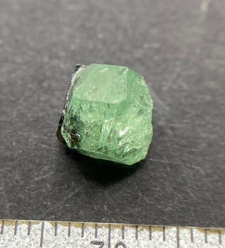 Cristallo granato tsavorite verde 3,93 ct - Colline Merelani, Tanzania - Foto 5 di 12