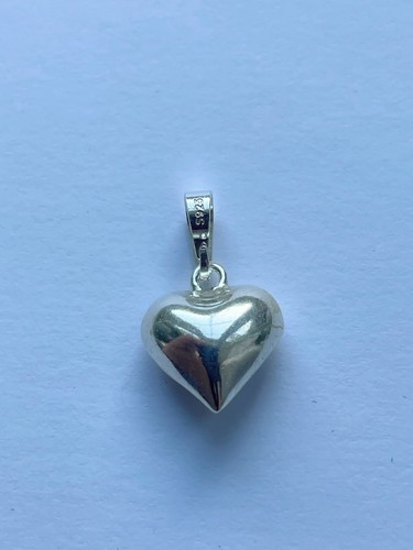 Small heart pendant, solid Sterling Silver. Gift Bag - Picture 6 of 8