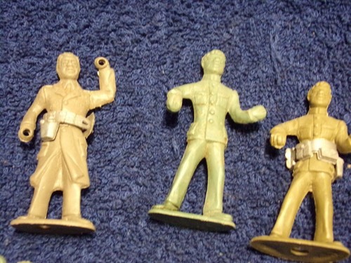 9 Plastic Grey And Green army Men - Picture 5 of 5