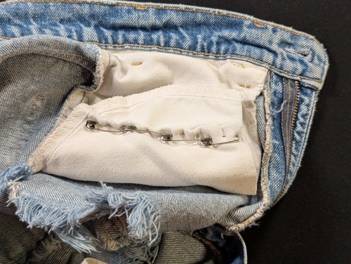 Vintage 70s Levi's jean shorts womens size 26 distressed - Picture 6 of 10