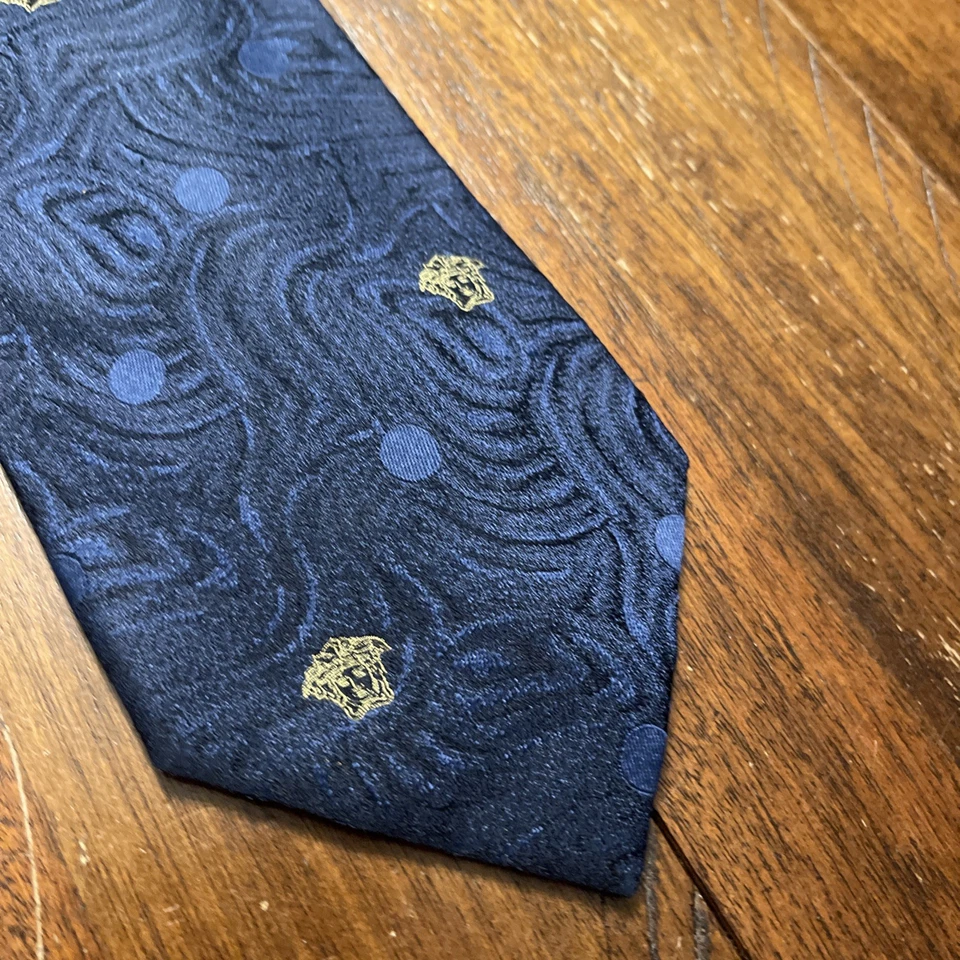 GIANNI VERSACE Azul Marino MEDUSA/CORBATA DE SEDA USADA EN EXCELENTE ESTADO Rara Geométrica Foto 2 de 4