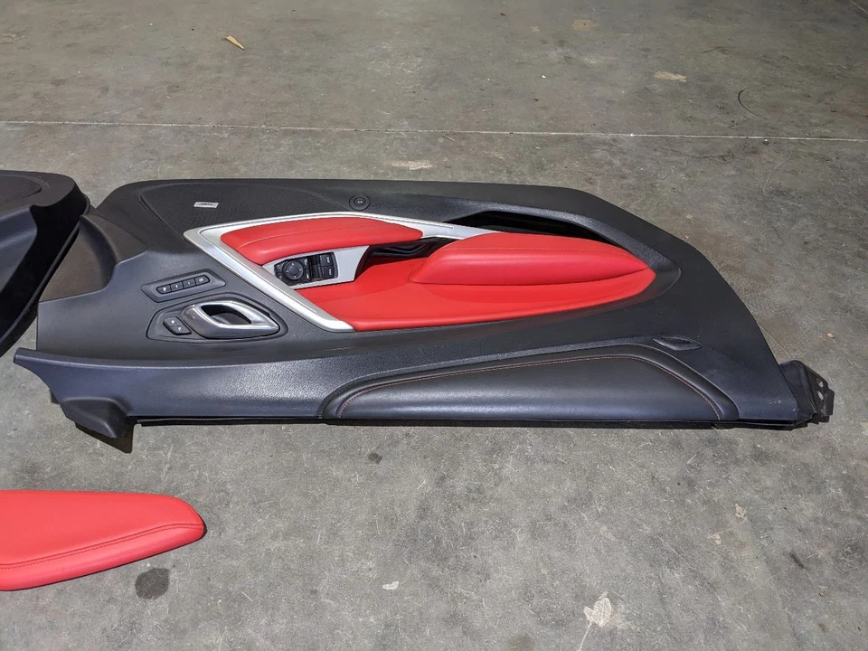 Chevrolet Camaro SS 2016-2024 cupé diestro izquierdo par paneles de puerta cuero negro/rojo-OEM Foto 3 de 4