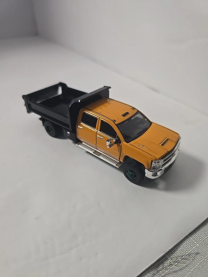 Camión de volteo Greenlight 1:64 2017 Chevy Silverado 3500HD Chase problemas sueltos abiertos Foto 2 de 4