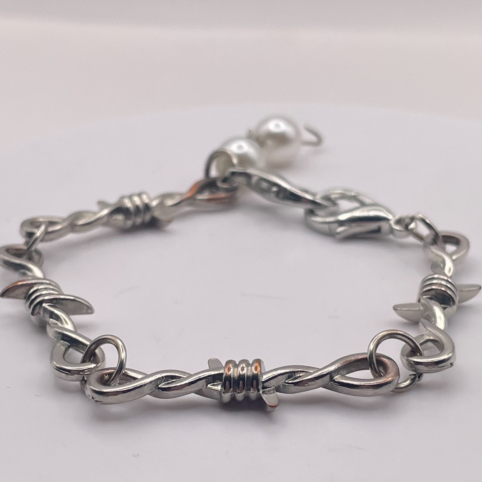 Vintage Y2K Silver Tone Barbed Wire Faux Pearl Accent Chain Link Bracelet Retro