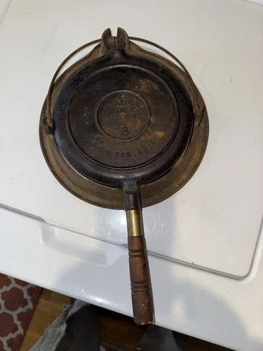 Vintage Wagner #8  1910 Cast Iron Waffle Maker Low Base Rare Ok Condition Used
