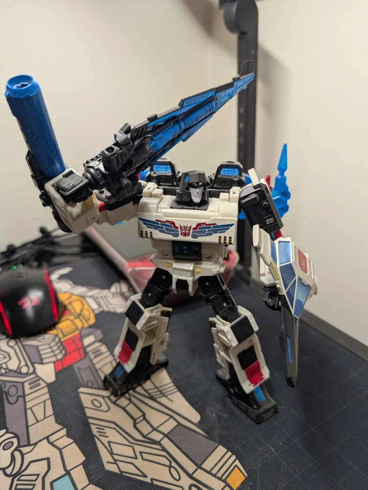 Megatron de vidrio roto Hasbro Transformers Generations usado con calcomanías Toy Hax Foto 3 de 4