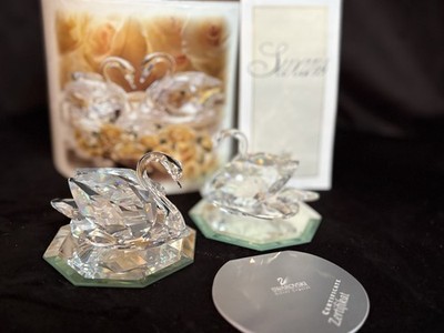Swarovski Small Swan 1.75'' Crystal Figurine Display w/ Mirror