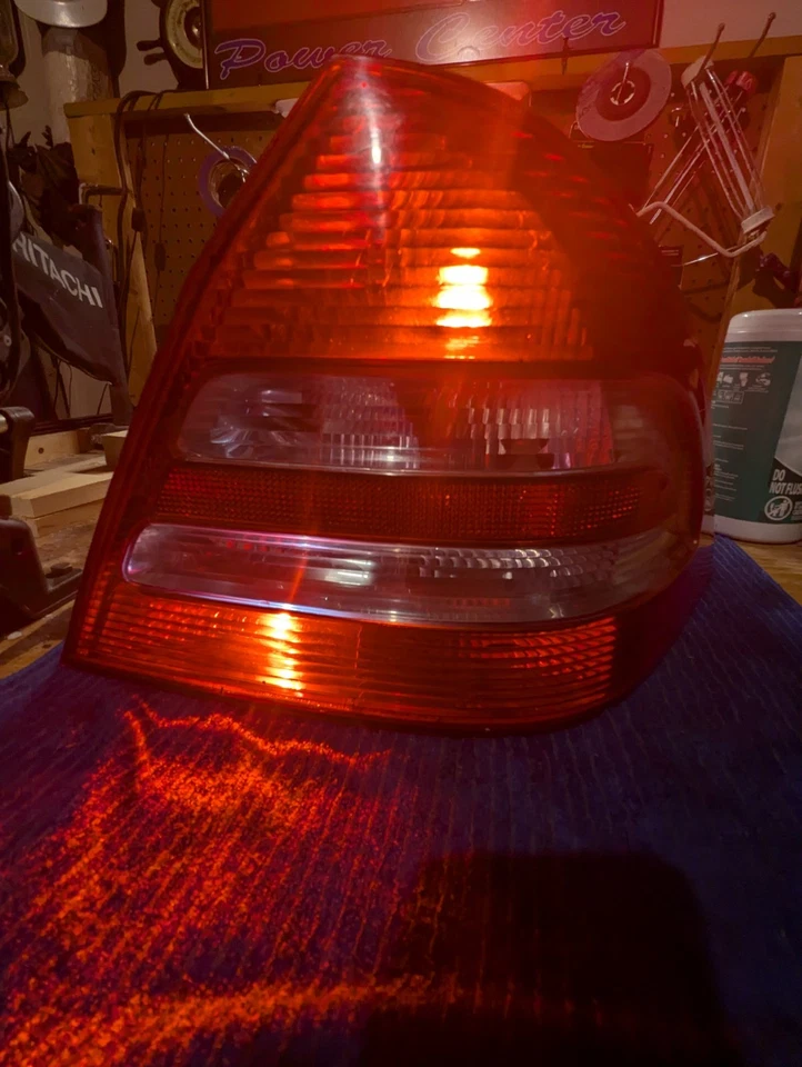 Par de luces traseras conductor y pasajero Mercedes-Benz W203 C230 C280 C350 2005-07 Foto 3 de 4