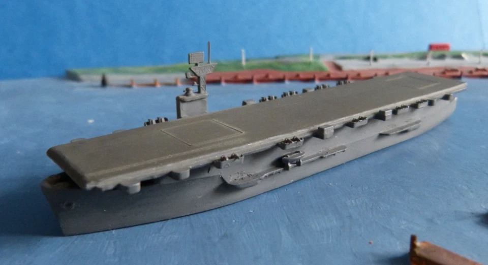 HDS M 44 Kunststoff Modell 1 : 1250 US Navy Geleitträger Commencement Bay 2. WK