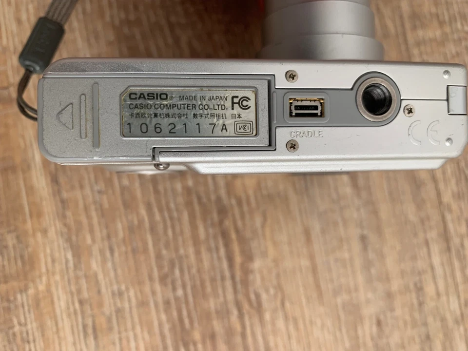 Casio camera digital silber/ 3 mal Zoom/Exilim/ gebraucht/ 3,2 Megapixel - Bild 4 von 4