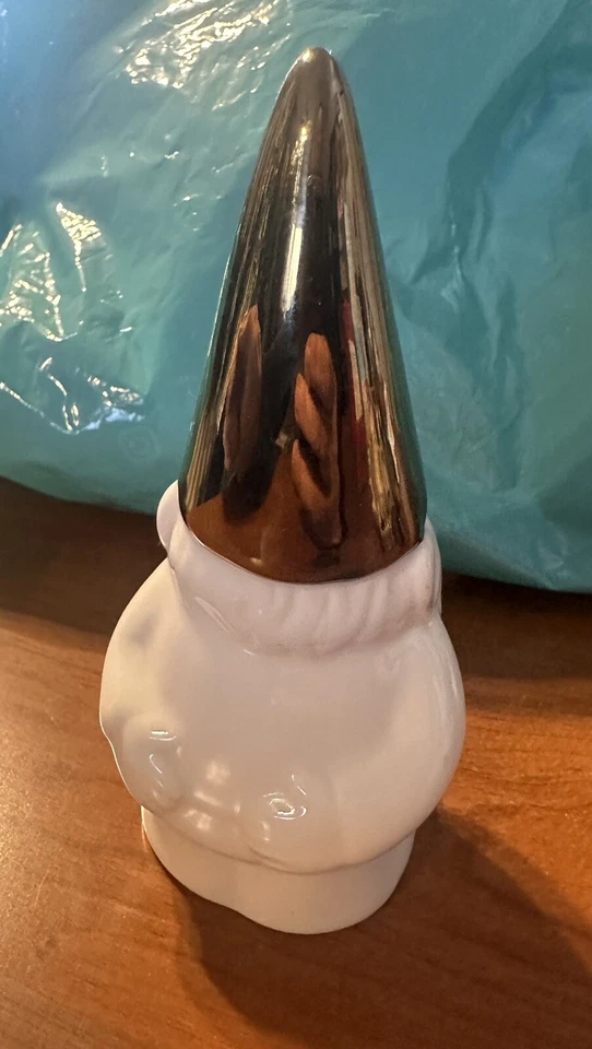 Abrebotellas Gnomo Navidad 5" Blanco con Sombrero Dorado. Foto 3 de 4