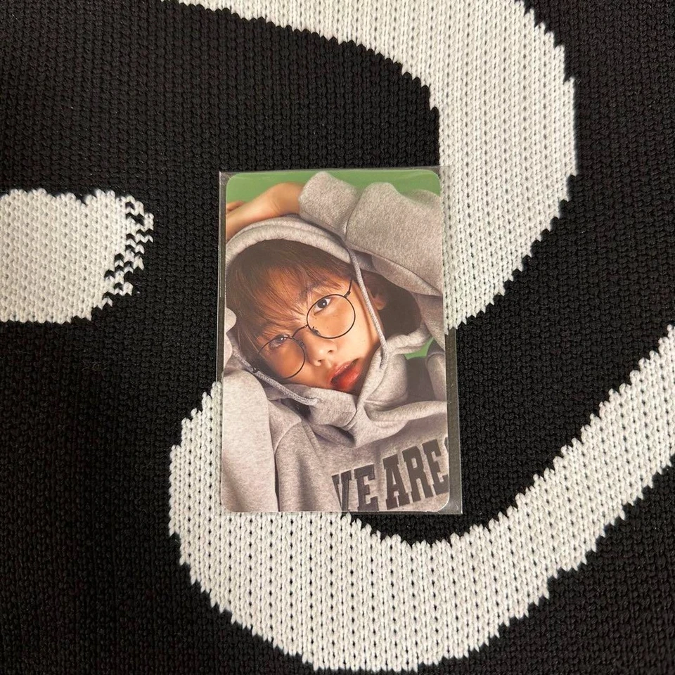 EXO 2024 SEASONS GREETINGS HOODIE SET WE ARE ONE BAEKHYUN Photocard EXO-L KPOP - Image 4 of 4