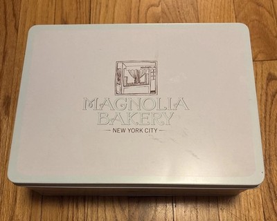 Magnolia Bakery Cake Tin 8 x 10  Metal Cupcake Cookie Box Used Kitchen Decor