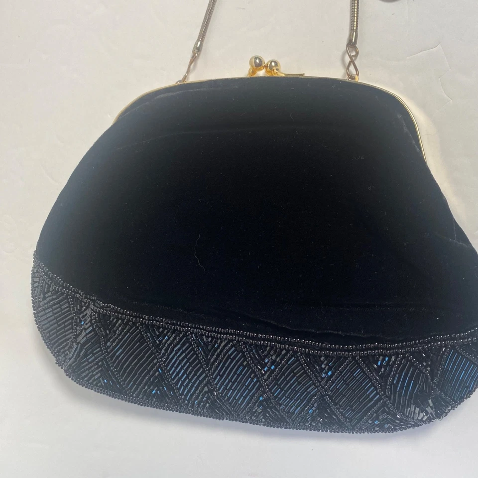 Bolso de noche vintage hecho a mano de terciopelo negro con cuentas con cierre de beso cartera cadena dorada Foto 2 de 4