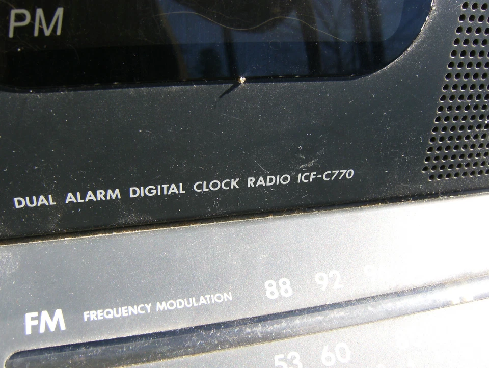 Sony ICF-C770 Reloj Despertador Digital Doble AM FM Radio Negro. ¡Probado! Foto 2 de 4