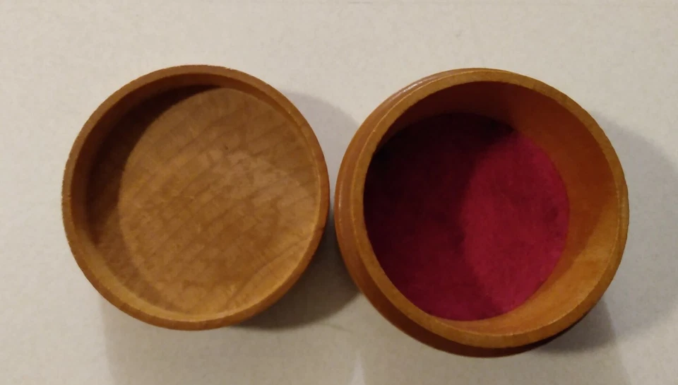 Vintage Rose Themed Wood Storage Container, 2.25"x1.5", Used. - Image 2 of 4