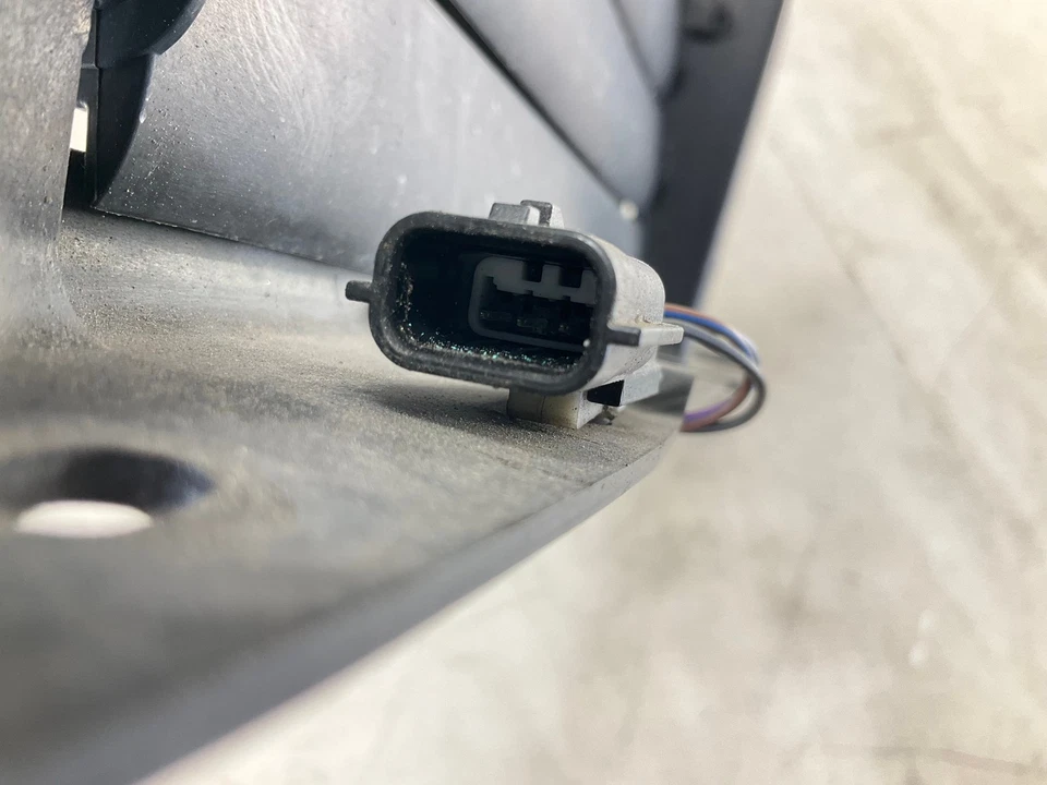 Rejilla de conducto de obturador de aire radiador Jaguar XE 17-19 OEM Foto 3 de 4