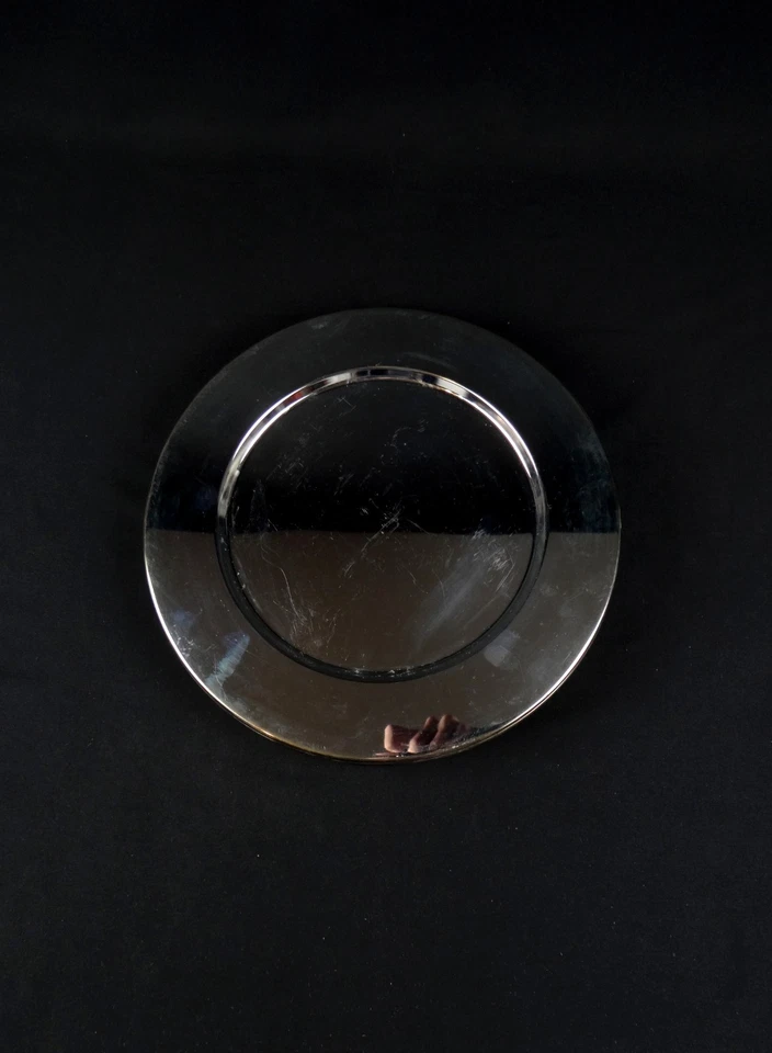 Set Di 8 Piatti Rotondi O Sottopiatti Di Presentazione In Inox Vintage - Immagine 2 di 4