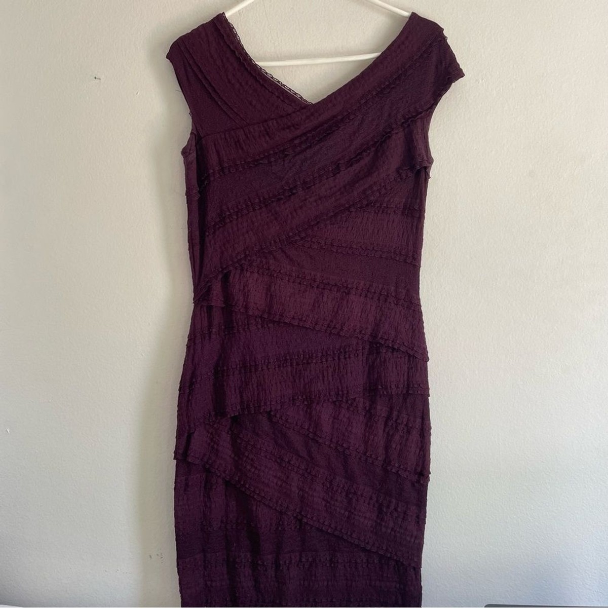 bailey 44 layered lacework dress Anthropologie Bodycon Lace Sz Burgundy Stretch Lined Maroon Formal Dress Long