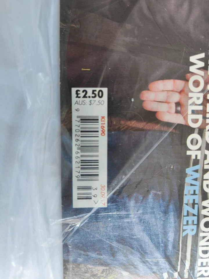 NEW KERRANG! Magazine #1690 30.09.17 WEEZER FOO FIGHTERS BACK SABBATH DON BROCO - Image 2 of 4