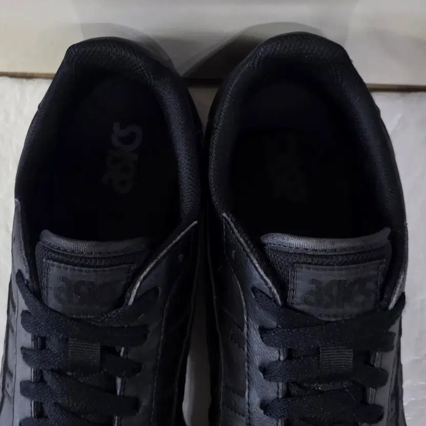 Asics Tiger Runner Triple Black Sneakers Men's Size 280 thumbnail 7