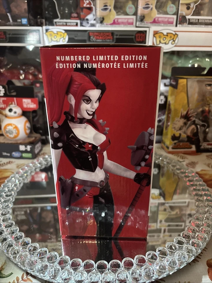 DC Direct Harley Quinn vermelho branco e preto por Amanda Connor 7,5 pol. Estátua - Imagem 2 de 4