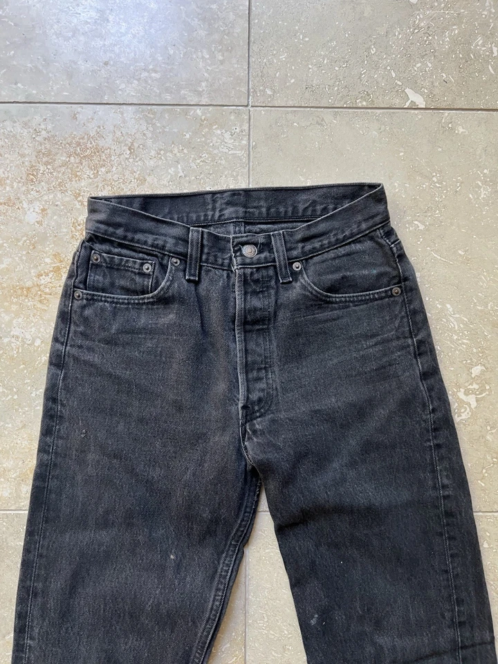 复古 Levis 501 黑色牛仔直筒纽扣门襟牛仔裤 28 90 年代美国制造 — 第 2/4 张图片