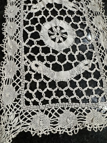 Vintage Bobbin Lace Decorative Beige Doily 14” X 8”Handmade - Picture 2 of 9