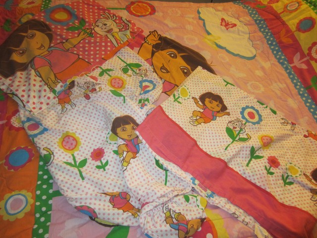 Dora The Explorer Brilliant Star Microfiber Twin Comforter For