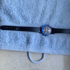 Blaue Damenarmbanduhr Von  platino. Batterie ist leer 