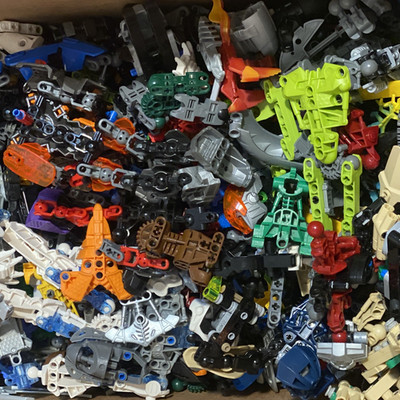Lego 100 Random Bionicle Technic and / or Hero Factory Pieces Parts Bulk Genuine